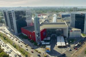 CÂȚI BANI LASĂ românii la MALL