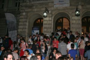 Centenarul dă milităria jos din pod…  – „Noaptea muzeului argeşean”, cu instrucţie de front şi… degete bandajate