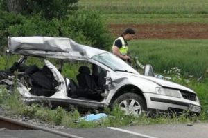 TRAGEDIA care ȘOCHEAZĂ România! Patru studente au fost SPULBERATE de un tren. Se întorceau de la festivitatea de absolvire