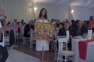 O seară a bucuriei şi solidarităţii, „tradiţional românească”