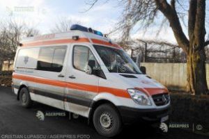 Adolescent electrocutat pe vagonul unui tren, transportat la Bucureşti cu arsuri pe 50% din corp