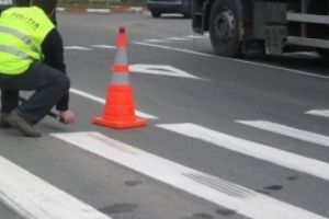 Accident la Livada. Copii loviţi de un camion pe trecerea de pietoni