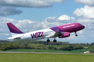 Avion întors la sol la Sibiu după ce a lovit o pasăre în timp ce decola