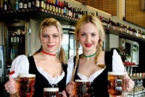 Paradoxul berii germane. Vor fi interzise reclamele la bere pe motiv că e nesănătoasă