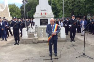 Depuneri de coroane şi alocuţiuni de Ziua Eroilor, la Rădăuţi
