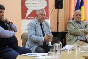 Dezbatere de interes