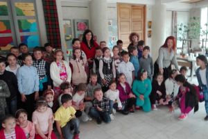 Expoziţie cu lucrări plastice şi grafică pe calculator, la Muzeul Obiceiurilor Populare din ...