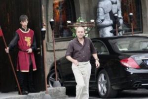 Pe Tudorel TOADER îl doare la PĂLĂRIE de CRIMELE COMUNISMULUI. ARGUMENT Pentru RECONSTRUCTIA STATULUI de DREPT