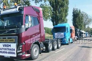 Peste 1000 de maşini din Moldova pleacă la Guvern. Șoferii cer autostradă!
