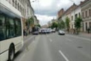 Marş de solidaritate cu Alex! Circa 200 de tineri au mărşăluit prin Cluj-Napoca pentru a aduna donaţii - VIDEO