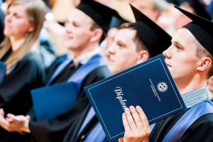 În atenţia absolvenţilor de liceu şi studii superioare, promoţia 2017-2018