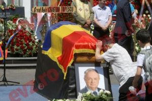 Cristian Ţopescu, ULTIMUL DRUM! Marele comentator sportiv a fost îngropat la Cimitirul Ghencea Militar 