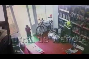 VIDEO: Un pompier din Adjud, îngerul păzitor al unui băiat de 4 ani! L-a salvat de la o moarte sigură!