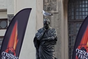 Imaginea zilei. Incredibil cum arata statuia poetului Ovidiu. La Constanta sunt in toi pregatirile pentru zilele orasului (galerie foto)