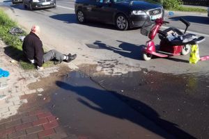 Un şofer de 19 ani a intrat cu maşina pe trotuar şi a dat peste doi bătrâni