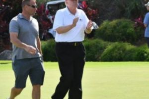Un bărbat A TRAS  focuri de armă pe terenul de golf al lui Trump, la Miami