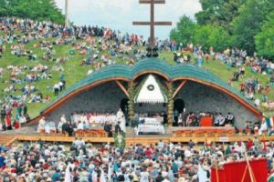 Preşedintele Ungariei, în pelerinaj religios în România, la statuia Fecioarei Maria care face minuni