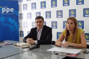 PNL Dolj: Pliante, petiţii şi proiecte în apărarea Educaţiei şi a Pilonului II de pensii