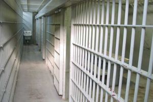 Bărbat din Vâlcea, urmărit internaţional pentru tâlhărie, prins de poliţiştii din Alba