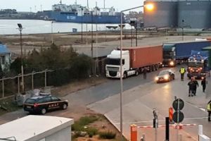 RAZII de AMPLOARE în PORTURI, AEROPORTURI şi pe CALEA FERATĂ