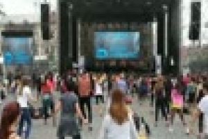 Zumbathonul din Piaţa Unirii a adunat bani pentru vacanţa copiilor care fac dializă - VIDEO