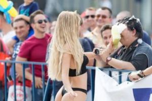 ROMEXPO, locul celui mai INCENDIAR SHOW din ROMÂNIA. Bărbaţii au rămas MASCĂ - Galerie FOTO