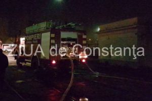 Incendiu la Cumpana. Pentru ce intervin pompierii. La locul evenimentului este si politia care a deschis o ancheta