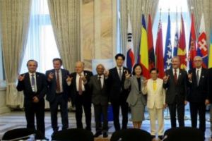 Foşti şefi de stat au vorbit, la Bucureşti, despre preţul dezbinării şi al unificării
