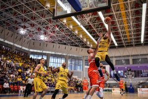 CSM CSU Oradea a câştigat, în deplasare, primul joc cu BC CSU Sibiu, din semifinalele Ligii Naţionale