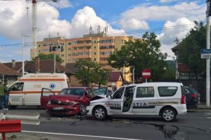 Accident în care a fost implicată o maşină a Poliţiei, în Bartolomeu