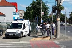 Bannerul care anunţa INAUGURAREA stadionului UTA, dat jos cu Poliţia Locală