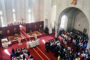 Întâlnirea tinerilor ortodocşi. Peste 800 de tineri din 120 de parohii bihorene s-au întâlnit la Oradea (FOTO)