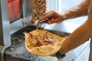 SOCANT: Parintii copilului care a murit dupa ce a mancat shaorma au orbit