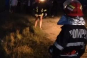 ACCIDENT ORIBIL în Arad! O maşină în care se aflau PATRU tineri a ajuns în LAC! Șansele lor sunt minime