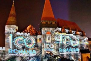 „Noaptea muzeelor”, marcată în judeţ. Explozie de culoare şi lumină la Castelul Corvinilor şi spectacole variate la MCDR