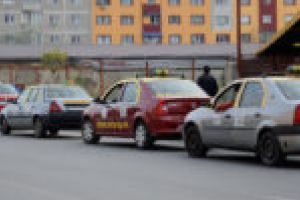 Taximetriştii din Caransebeş, cu jalba la Prefectura Caraş-Severin! Prefectura îi trimite la Primăria Caransebeş!