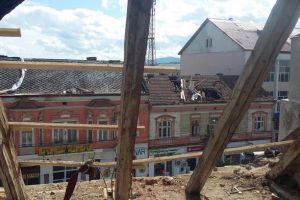 Patru şcoli şi două grădiniţe din Bihor rămân închise şi marţi