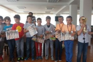 FOTO. Medalii de aur, argint şi bronz pentru juniorii albaiulieni la Cupa Logismart la şah rapid de la Sibiu