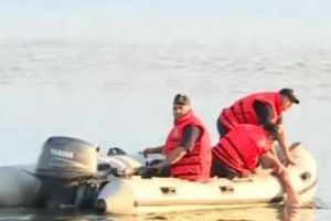 BĂRBAT dispărut în Olt. Un altul a reuşit să se SALVEZE după ce barca s-a SPART