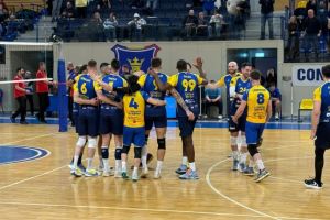 Volei masculin / Victorie entuziasmantă pentru Corona Braşov, la capătul unui meci de 3 ore !!!
