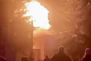 Acum! Biserică mistuită de flăcări