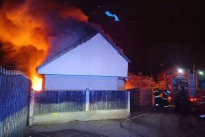 Incendiu la o locuinţă din Oneşti, lichidat de pompieri fără victime