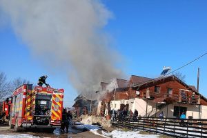 Incendiu la restaurantul unei pensiuni din Slănic-Moldova; intervenţie a pompierilor din Oneşti