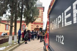 FOTO Preoţi şi enoriaşi din judeţul Botoşani, învăţaţi cum să prevină incendiile