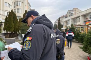 Razii ale poliţiei în Piaţa Centrală din Botoşani. S-a lăsat cu amenzi
