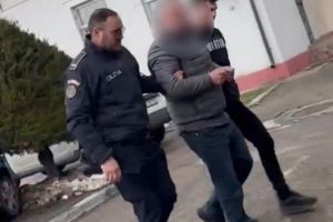 Escrocherie cu livrări la comandă. „Curierul” reţinut după înşelăciuni la cabinete notariale