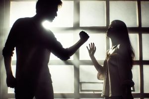 Sute de femei, în pericol de moarte. Poliţiştii au emis ordine de protecţie de urgenţă