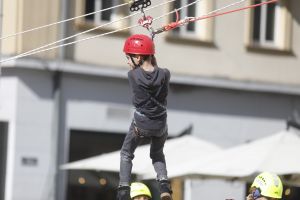 Eroii din umbră, la lucru în Piaţa Victoriei din Timişoara. Fotoreportaj de Ziua Protecţiei Civile