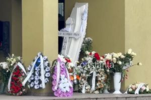 Lacrimi si durere la Constanta: FOTO. Tanara asistenta de 23 de ani, condusa astazi pe ultimul drum        