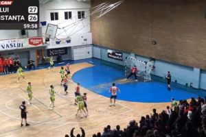 Handbal: Final dramatic in meciul CSM Vaslui – CSM Constanta. Scorul final s-a stabilit in penultima secunda de joc
